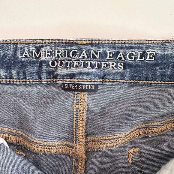 AMERICAN EAGLE DISTRESSED EXPOSED PINK POCKET SHORTIE JEAN SHORTS SIZE 14 - Picture 4 of 10